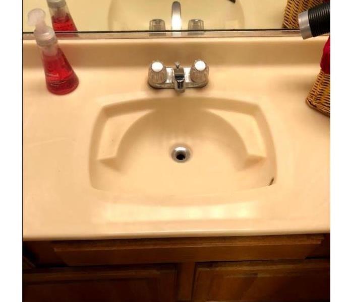 bathroom sink clean